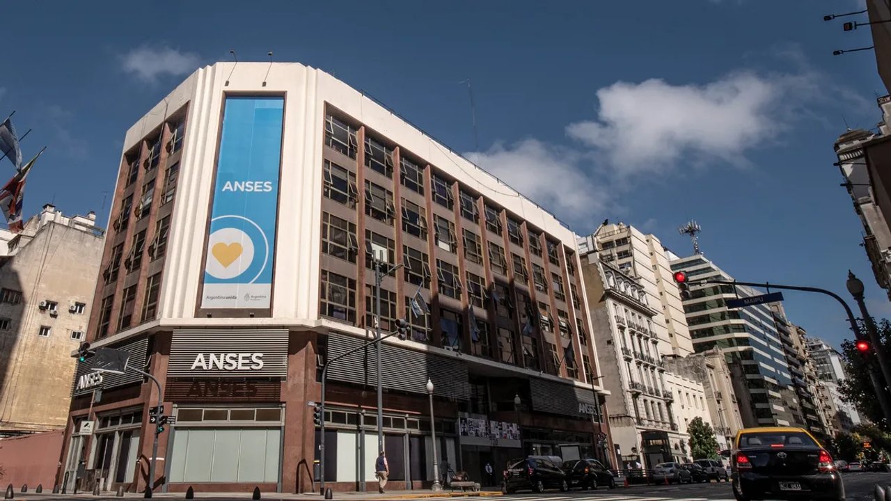 Imagen para el artículo: ANSES entrega las Becas Progresar en abril 2026 con un porcentaje adeudado: de qué se trata