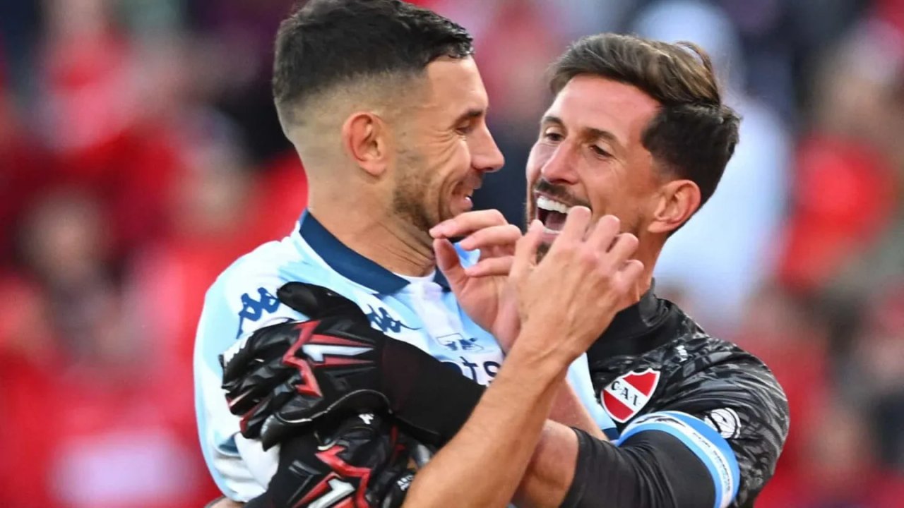 Imagen para el artículo: Es viral: el insólito penal que erró Maravilla y la tremenda reacción de los jugadores de Independiente