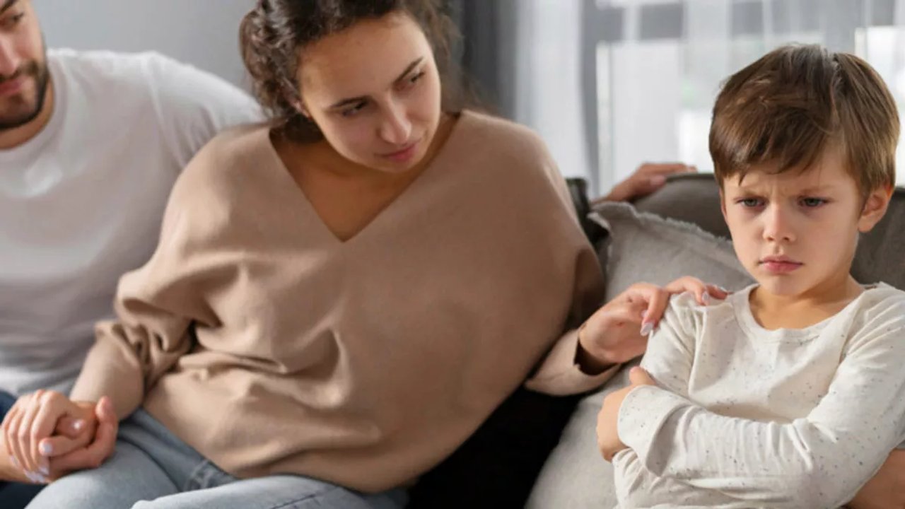Imagen para el artículo: Qué frases que utilizan los padres afectan más a los hijos según la psicología