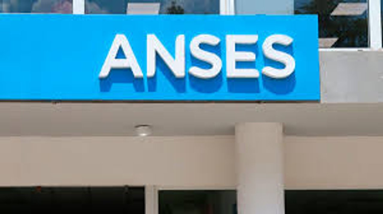 Imagen para el artículo: Quienes pueden quedarse sin cobrar AUH de ANSES en abril 2026