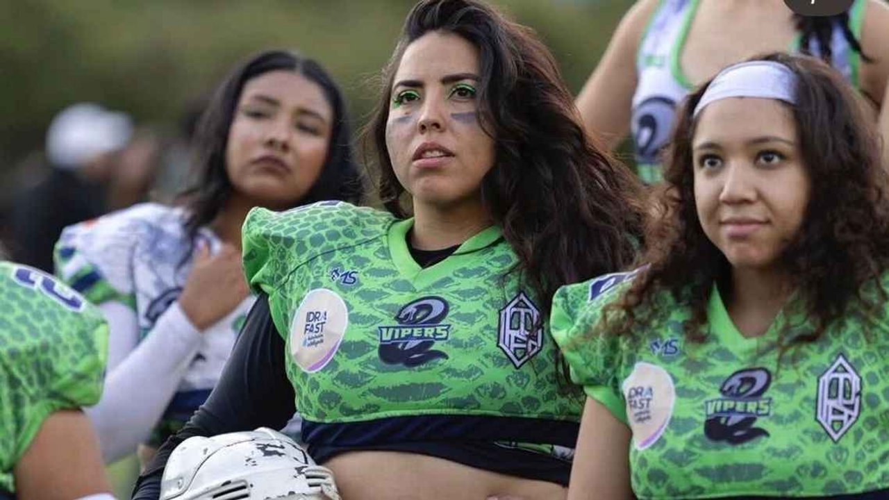 Imagen para el artículo: Pasó del modelaje al fútbol americano y fue duramente criticada: hoy es una jugadora destacada en todo el mundo