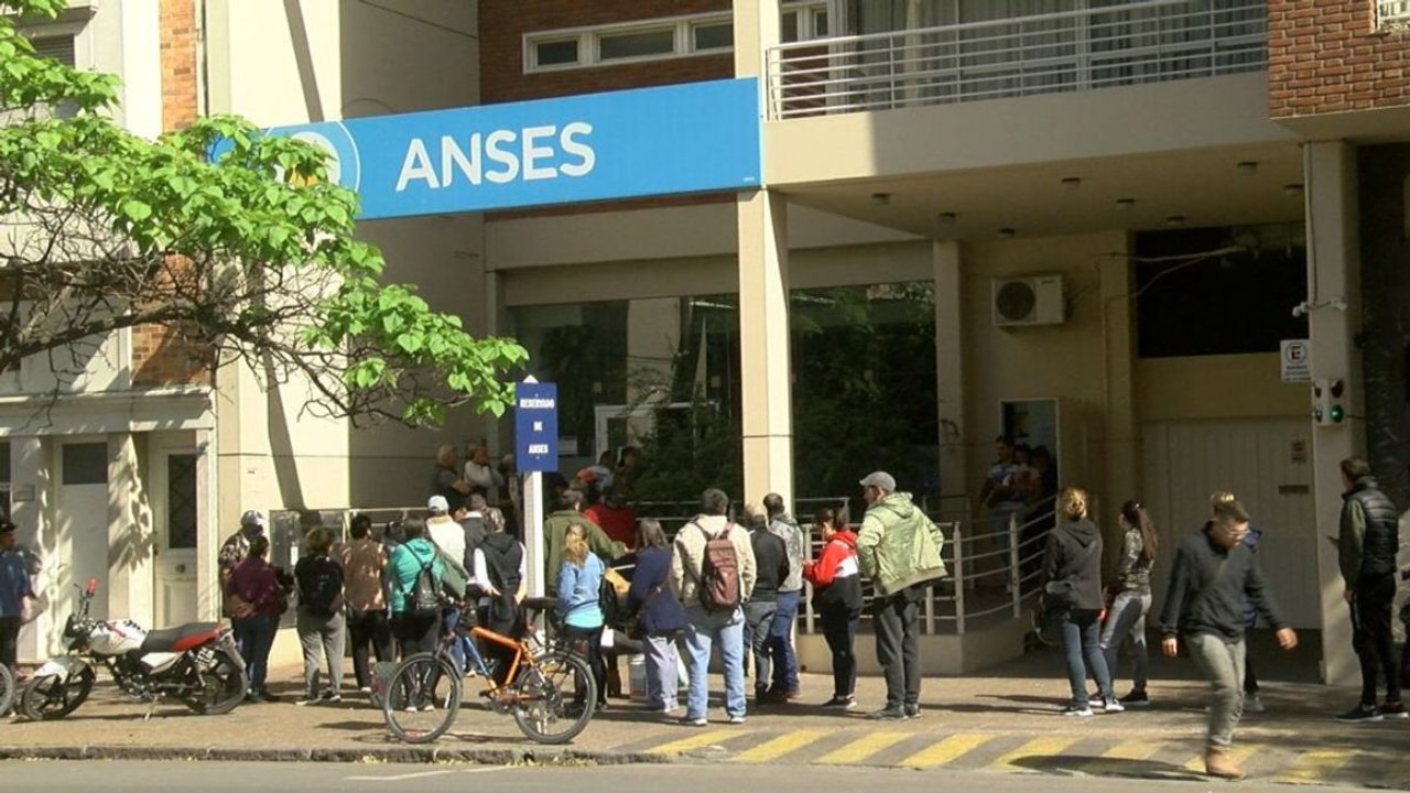 Imagen para el artículo: Este es el beneficio automático que podés activar para tener descuento en farmacias si sos jubilado de ANSES