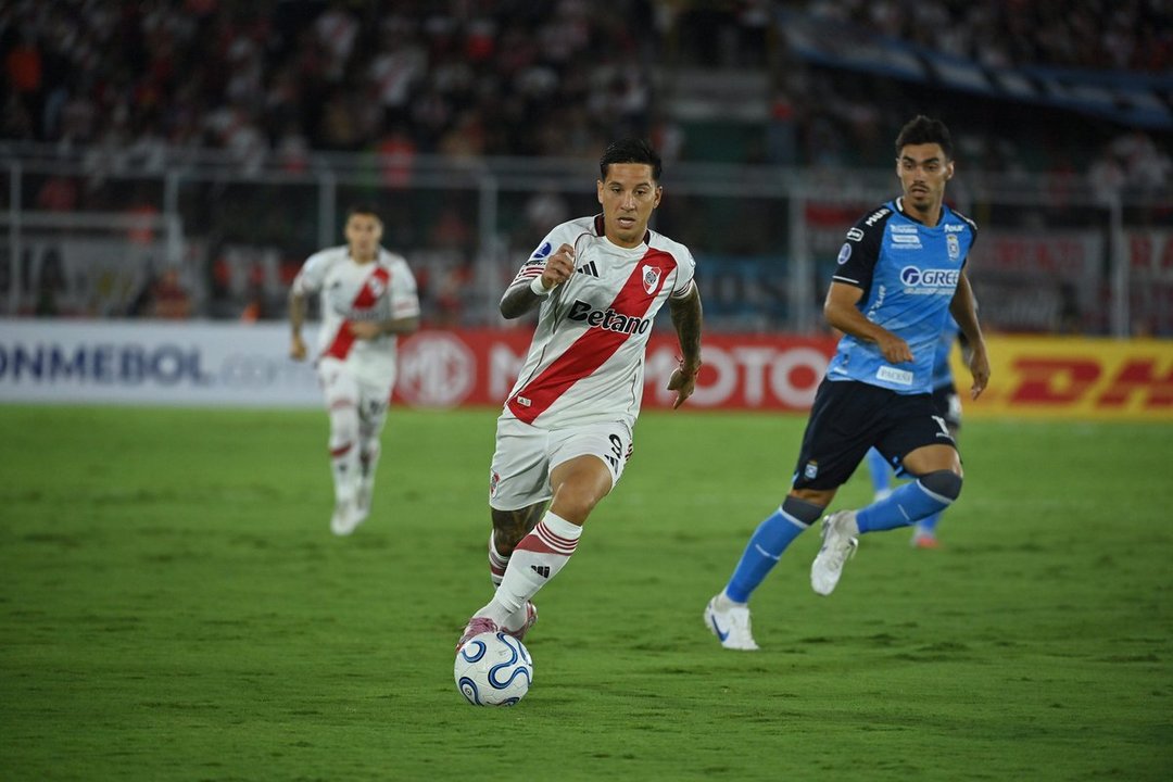 Imagen para el artículo: Bronca entre los hinchas de River por el empate 1 a 1 ante Blooming en su debut en la Sudamericana