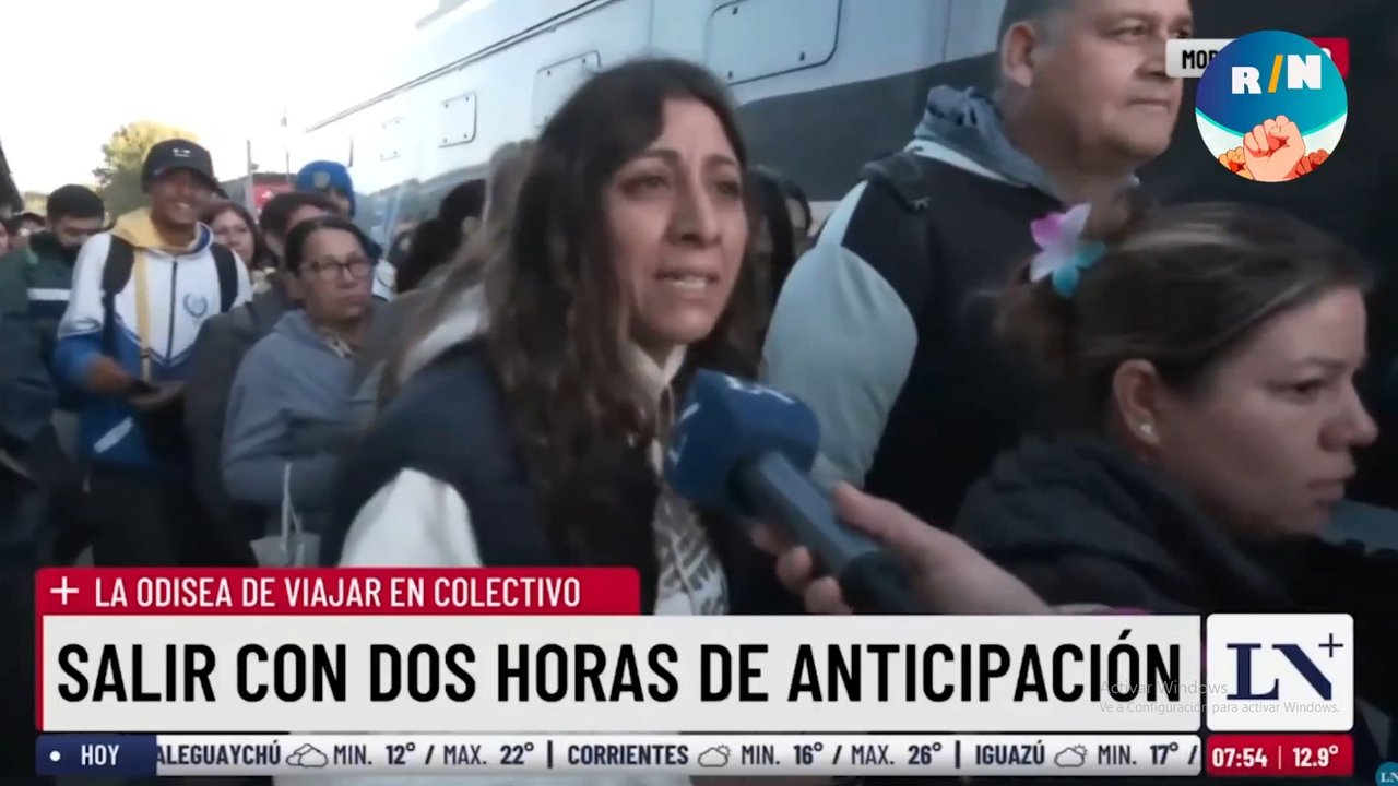Imagen para el artículo: Enfurecida le dijo al periodista de LN+: “Esto es lo que votaron ustedes, mira como tenemos que viajar, es todo una mierda"