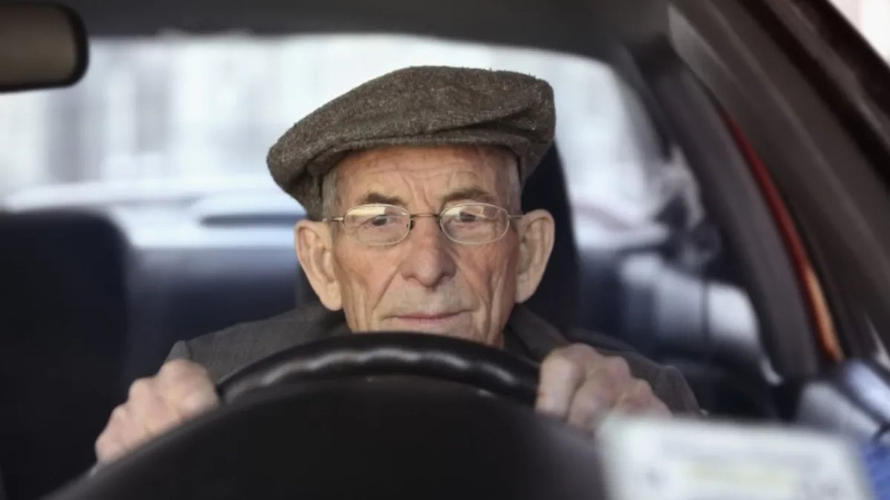 Imagen para el artículo: Hasta qué edad se puede tener la licencia de conducir en 2026