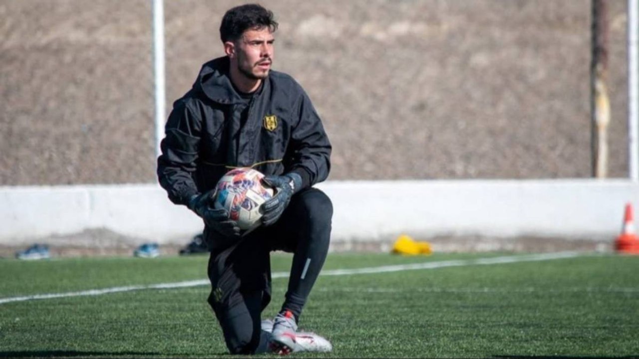 Imagen para el artículo: Tuvo un paro cardíaco en un entrenamiento y un mes más tarde se reencontró con sus compañeros: la emotiva historia de Mauricio Nievas