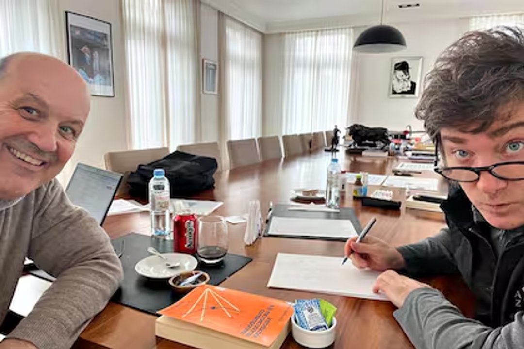 Imagen para el artículo: Más motosierra: Milei y Sturzenegger preparan una Ley para lograr más despidos y cierre de organismos públicos