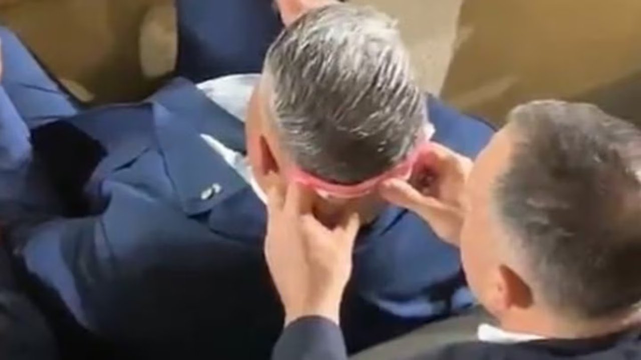 Imagen para el artículo: Luciano Nakis contó por qué se le ocurrió secarle la nuca al Chiqui Tapia y cómo vive las repercusiones que sigue hasta hoy