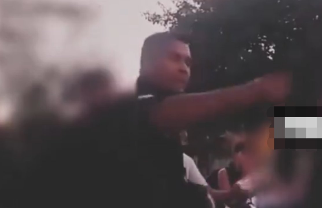 Imagen para el artículo: Escracharon a un policía por amenazar a chicos que andaban en bicicleta: “No sabés con quién estás hablando”