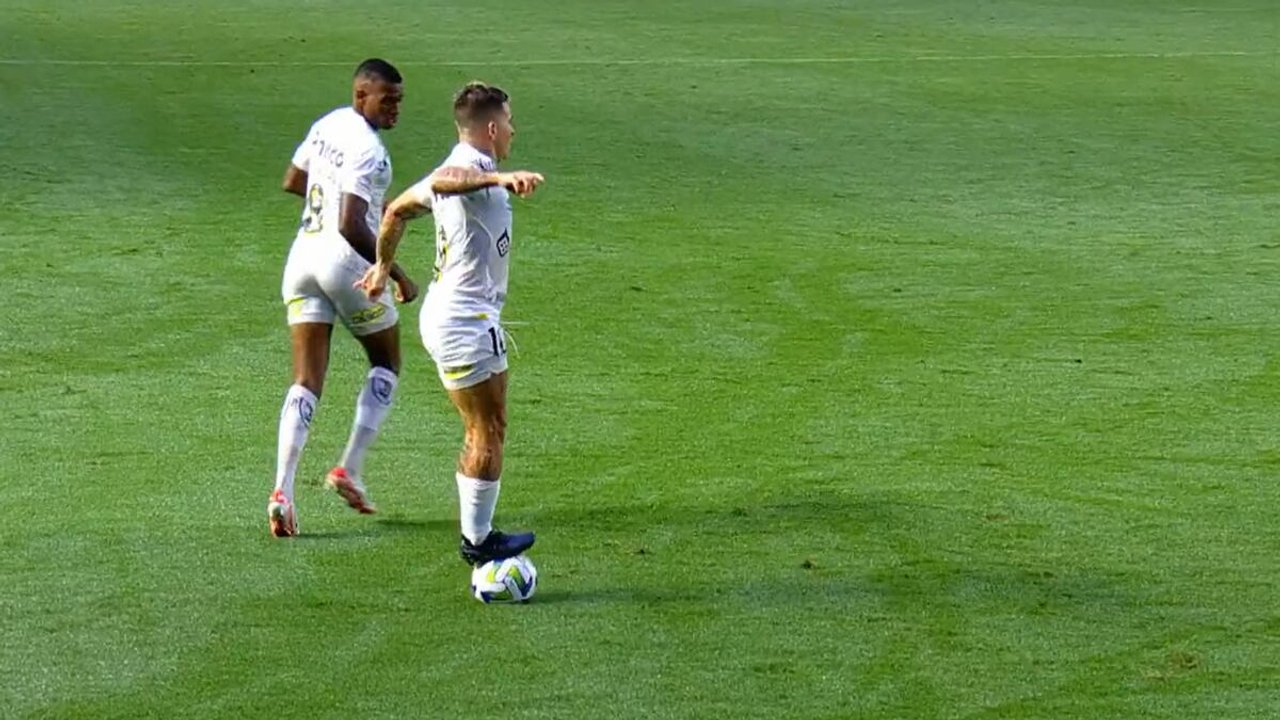 Imagen para el artículo: Cuál es la jugada que pasó a estar sancionada en el fútbol argentino por "ser antideportivo"