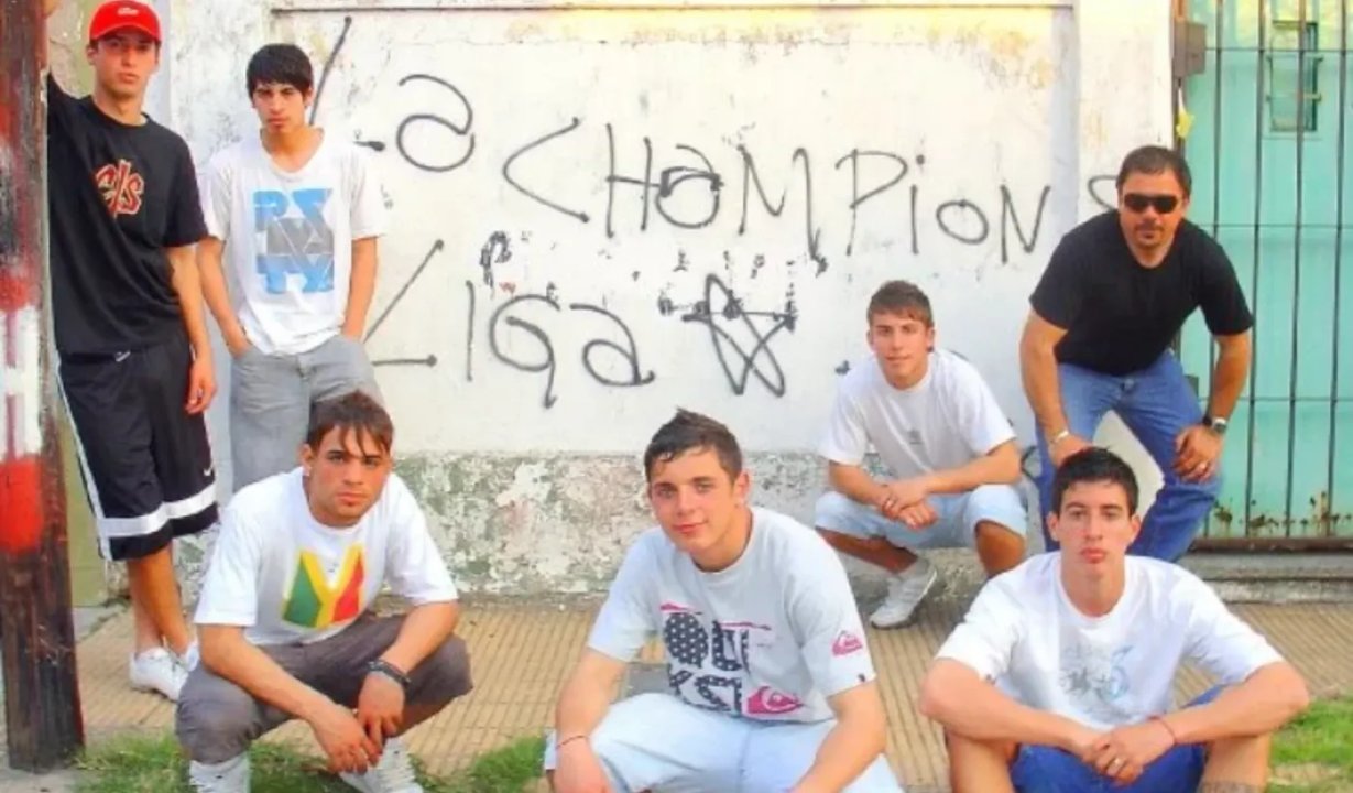 Imagen para el artículo: Es futbolista en Estudiantes de La Plata y se conoció que fue fundador de La Champions Liga: ¿quién es?