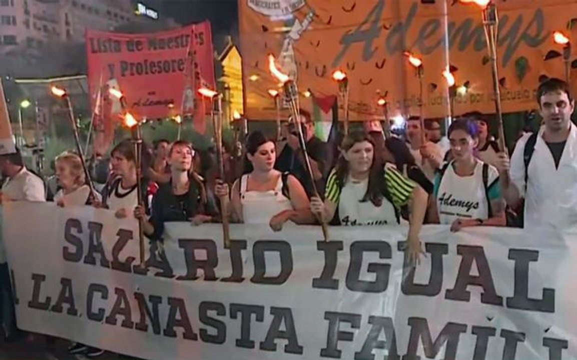 Imagen para el artículo: Así fue la Marcha de Antorchas contra el ajuste de Milei y por el financiamiento universitario