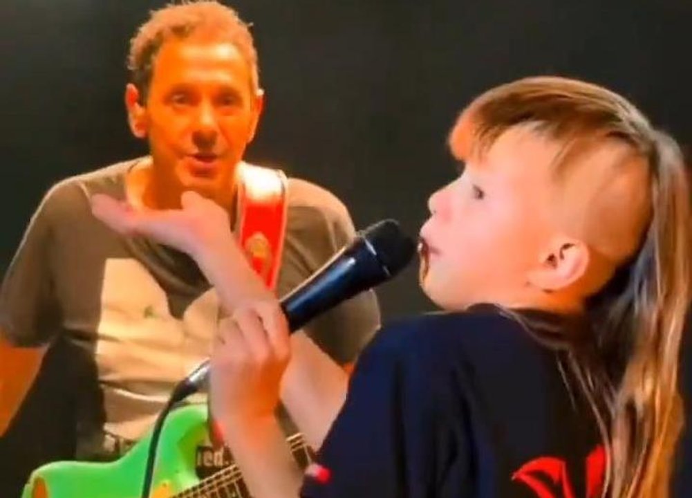 Imagen para el artículo: Furor en las redes por el nene punk que cantó un clásico de Sumo con Divididos y emocionó a todos
