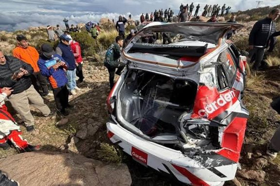 Imagen para el artículo: El video de la tragedia en el Rally de Córdoba: un auto volcó, embistió al público y provocó la muerte de un espectador