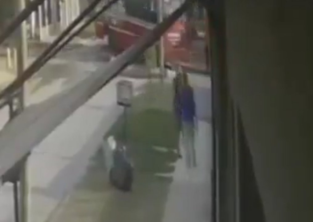 Imagen para el artículo: Violento ataque en Merlo: una mujer fue golpeada a plena luz del día ante la mirada de vecinos