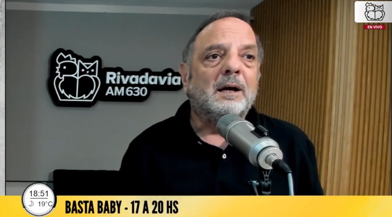 Imagen para el artículo: “¿Quién es Milei?”: Baby Etchecopar volvió a apuntar contra el Presidente y lo cruzó por sus viajes