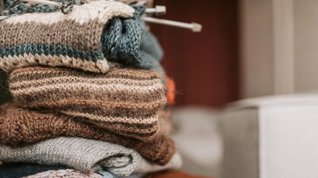 Imagen para el artículo: Cuál es el truco para reciclar buzos viejos y generar ropa nueva para el invierno