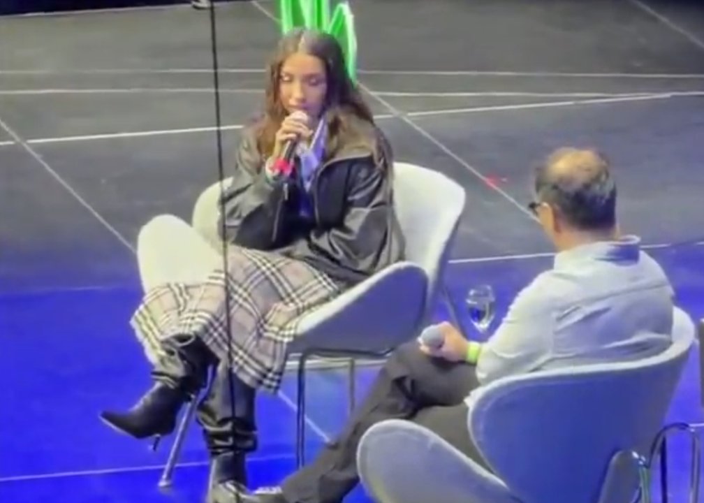 Imagen para el artículo: María Becerra echó por tierra las ideas libertarias sobre la desigualdad social en un evento juvenil y generó aplausos