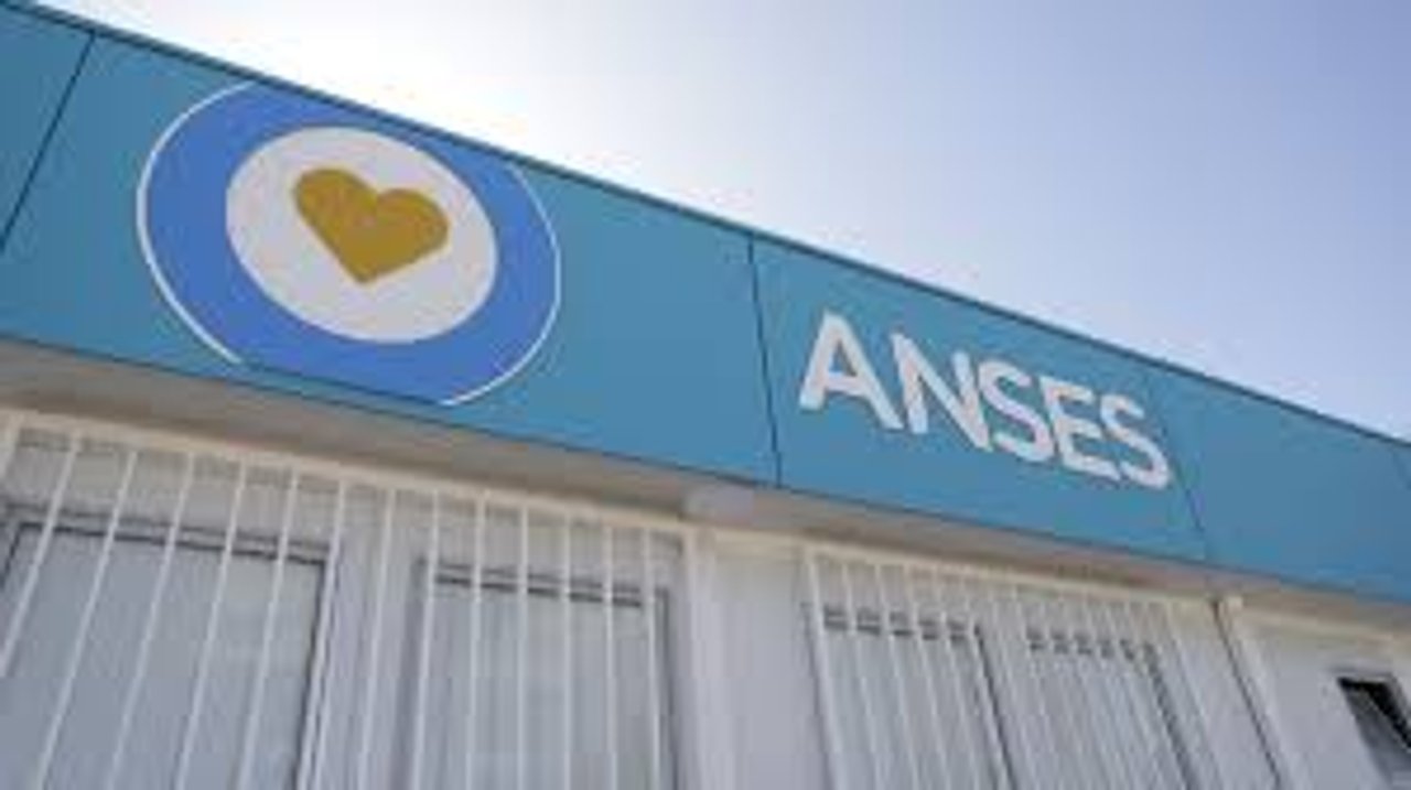 Imagen para el artículo: De qué se trata el extra de $125.000 que ANSES entrega a las familias en mayo 2026