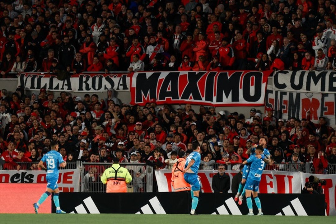 Imagen para el artículo: Bronca y memes de los hinchas de River: perdió con Atlético Tucumán, que no ganaba hace más de un año de visitante