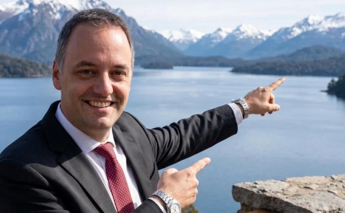 Imagen para el artículo: La foto viral de un Adorni “pobre” antes de asumir el Gobierno y hacerse millonario