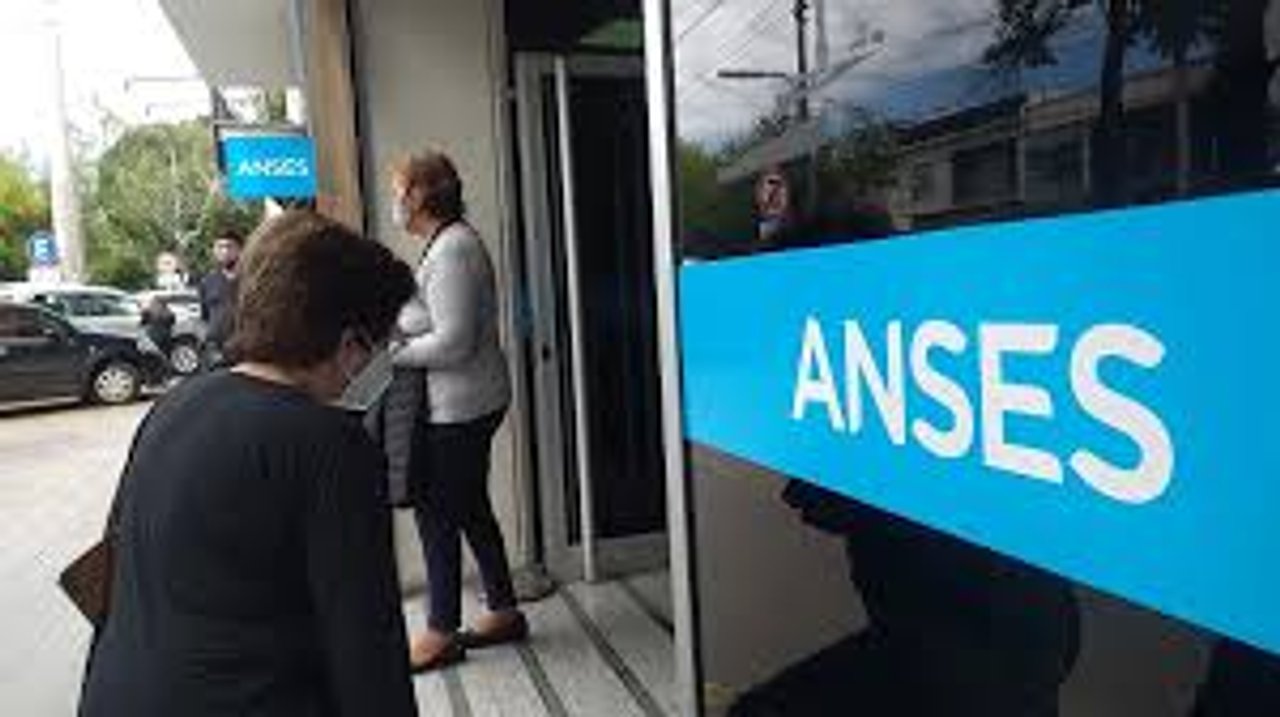 Imagen para el artículo: Quiénes reciben el extra de la Tarjeta Alimentar de ANSES en mayo 2026