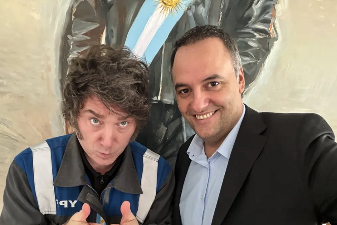Imagen para el artículo: Insólito: Milei volvió a defender a Adorni y tildó al contratista de “kirchnerista"