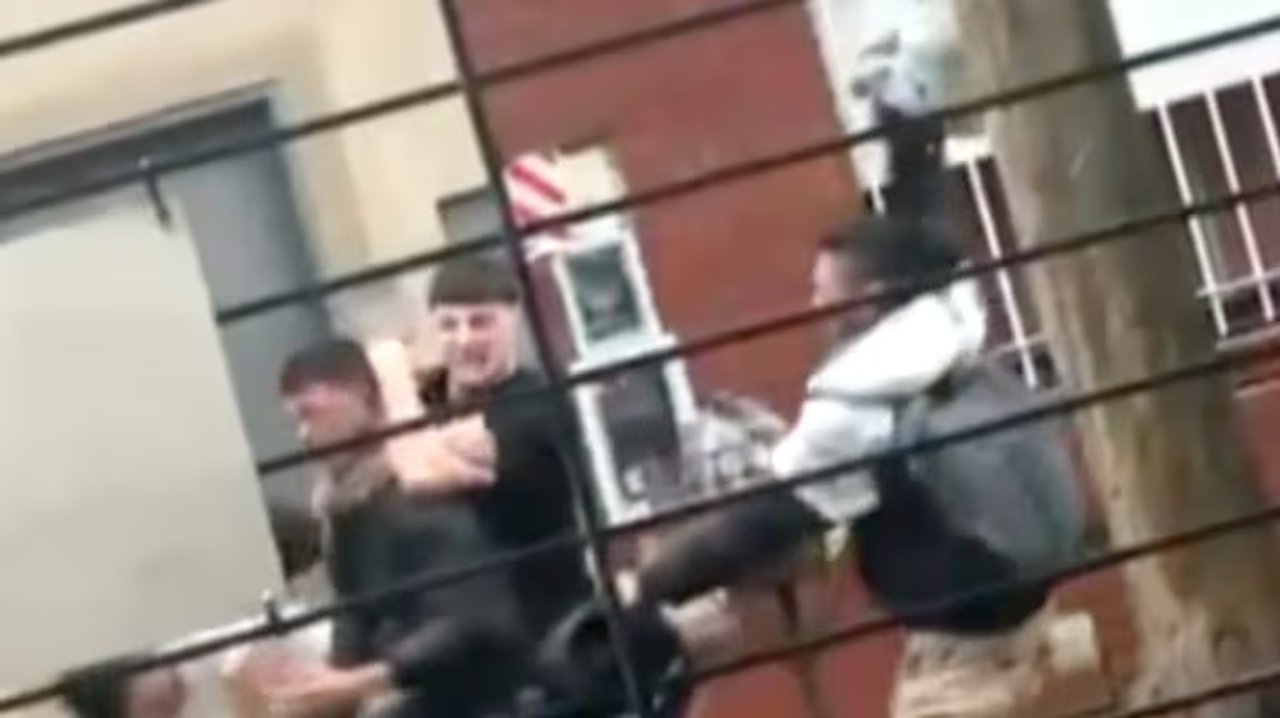Imagen para el artículo: Vecinos y empleados de delivery inmovilizaron a un motochorro con una toma de artes marciales