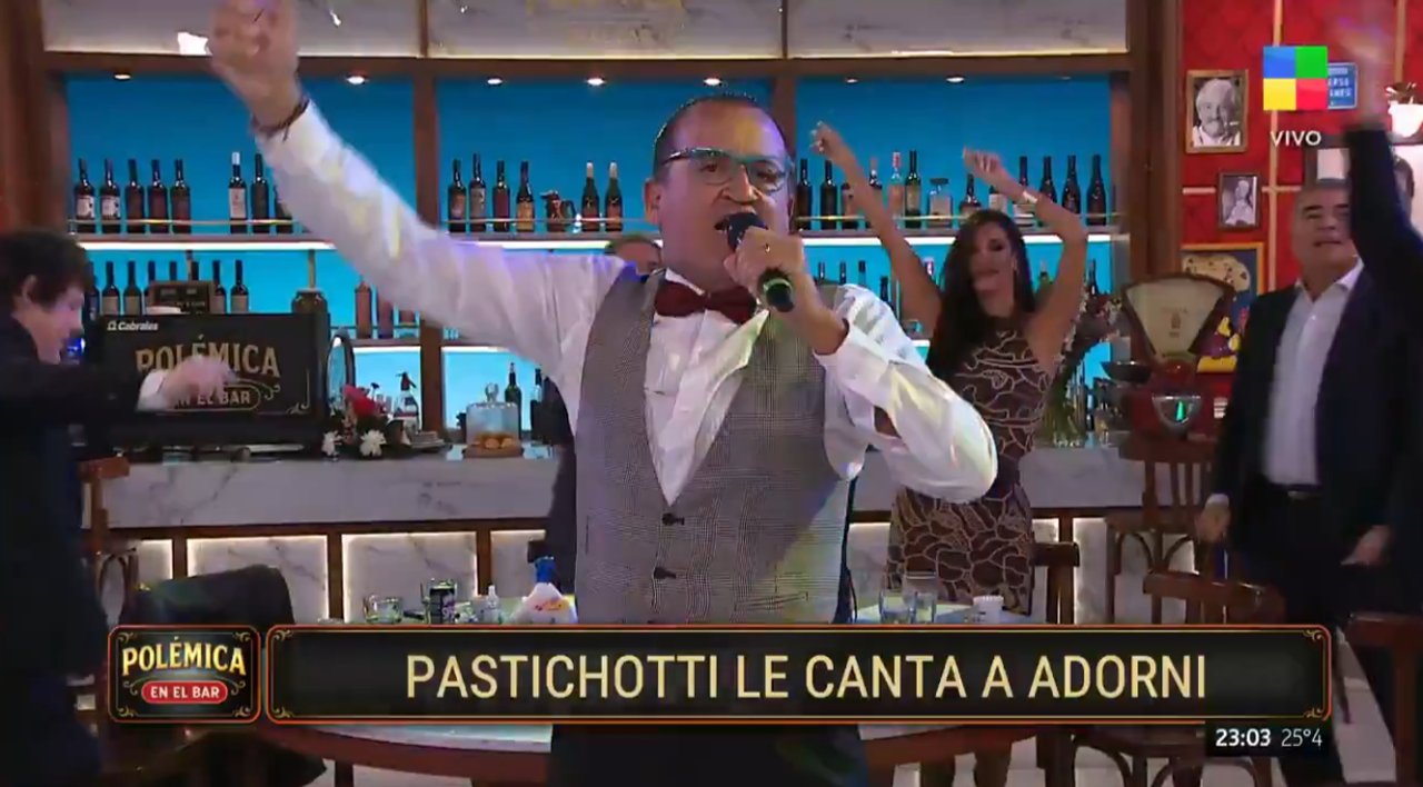 Imagen para el artículo: 'Pastichotti‘ le dedicó una canción a Adorni y lo liquidó en vivo