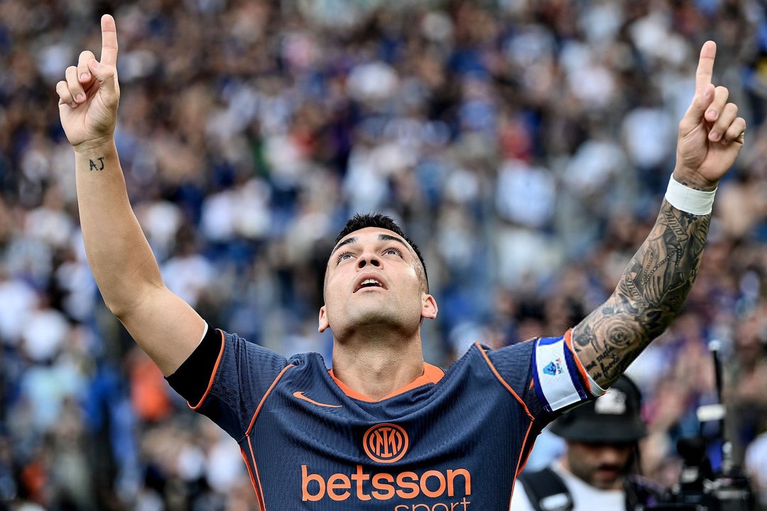 Imagen para el artículo: Lautaro Martínez metió un golazo de volea y armó un alocado festejo con sus compañeros y la hinchada