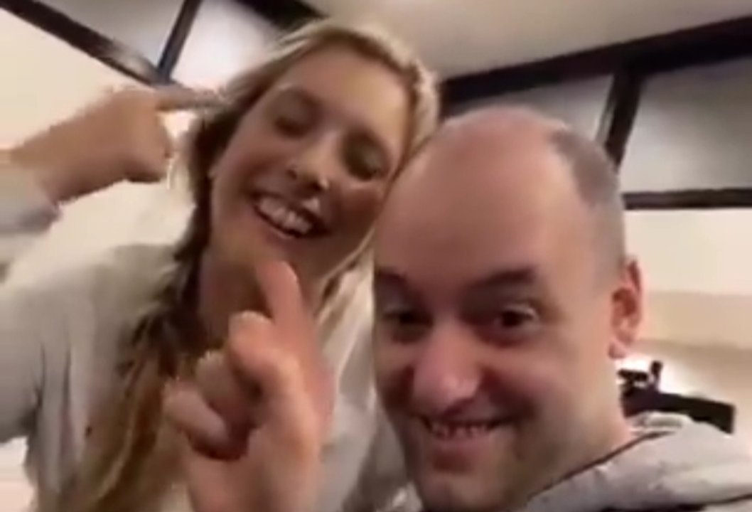 Imagen para el artículo: El video del fin de semana: editaron un viejo “tag” de Adorni y su esposa y lo convirtieron en una burla feroz