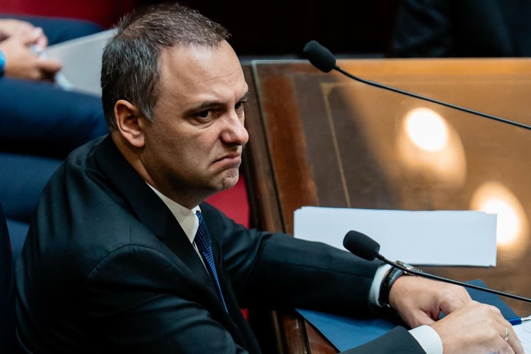 Imagen para el artículo: Al horni: la Justicia levantó el secreto fiscal de Adorni y se encontró con la ‘Caja de Pandora’ del dinero en negro