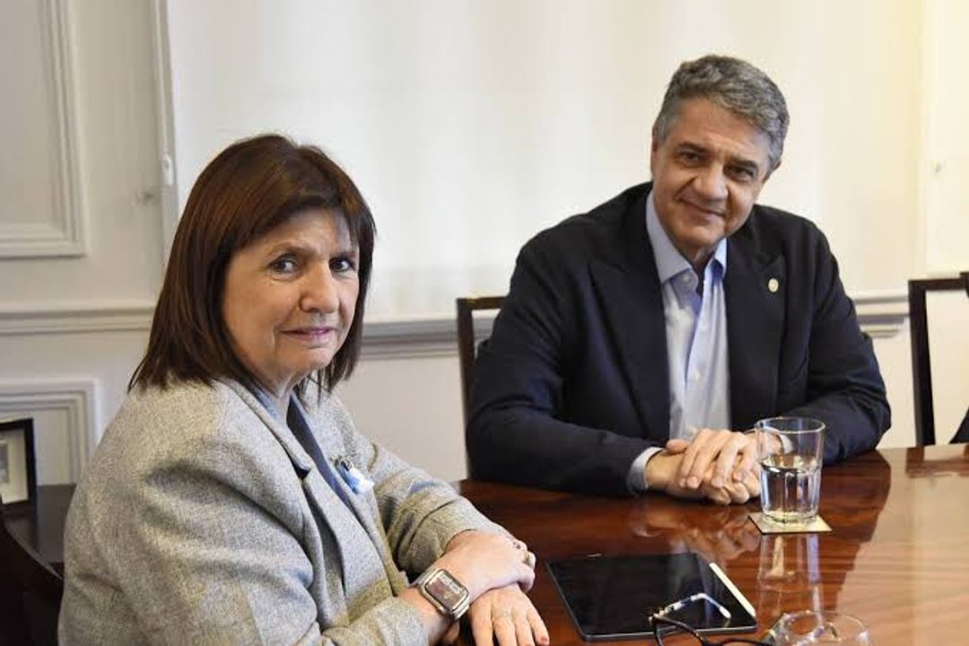 Imagen para el artículo: Jorge Macri quiso cruzar a Bullrich, pero las redes lo liquidaron por su tibia respuesta