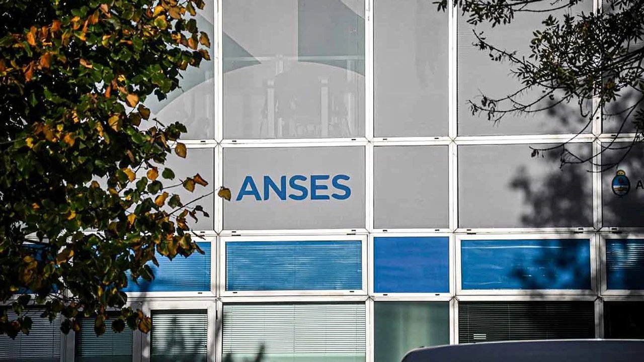 Imagen para el artículo: De qué forma los jubilados de ANSES pueden ahorrar $25.000 en mayo 2026