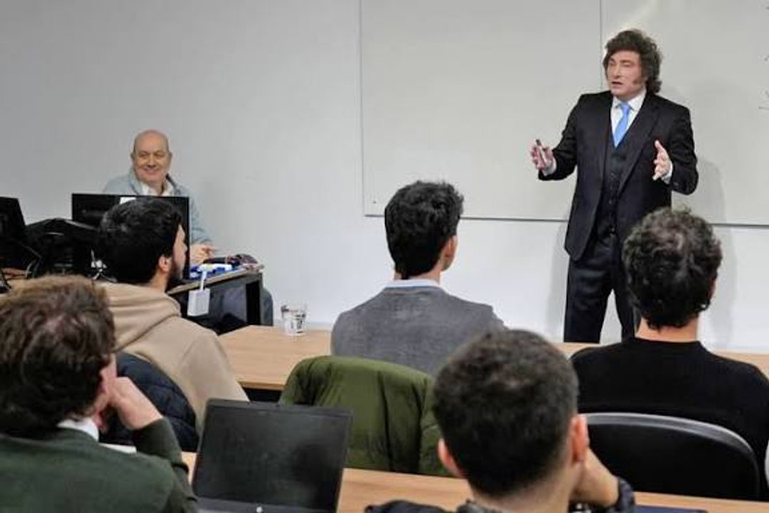 Imagen para el artículo: El insólito comentario de Milei en medio de una clase: “Soy uno de los tres tipos más conocidos del planeta”