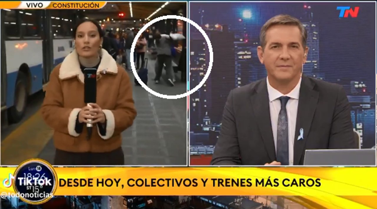 Imagen para el artículo: Le robaron a una mujer en pleno móvil y la periodista corrió a buscar a un policía para que atrape al ladrón