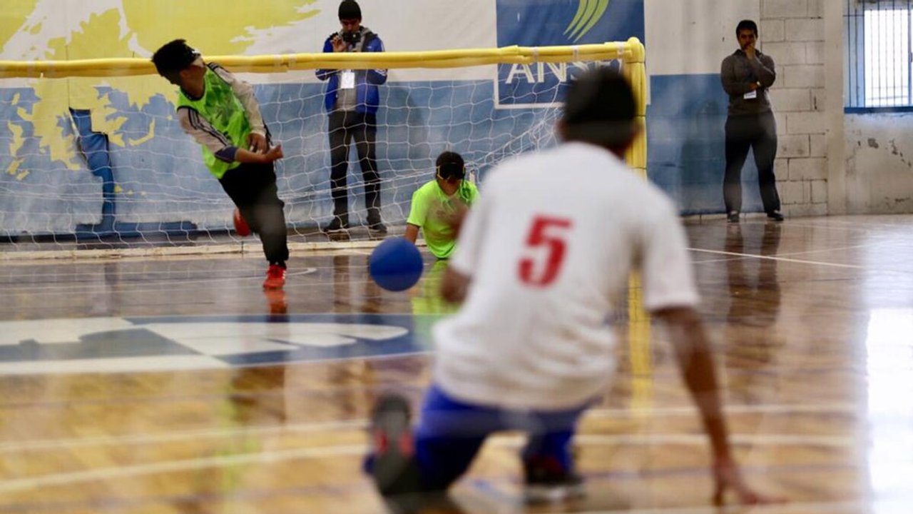 Imagen para el artículo: Goalball: de qué se trata el deporte destacado para personas ciegas