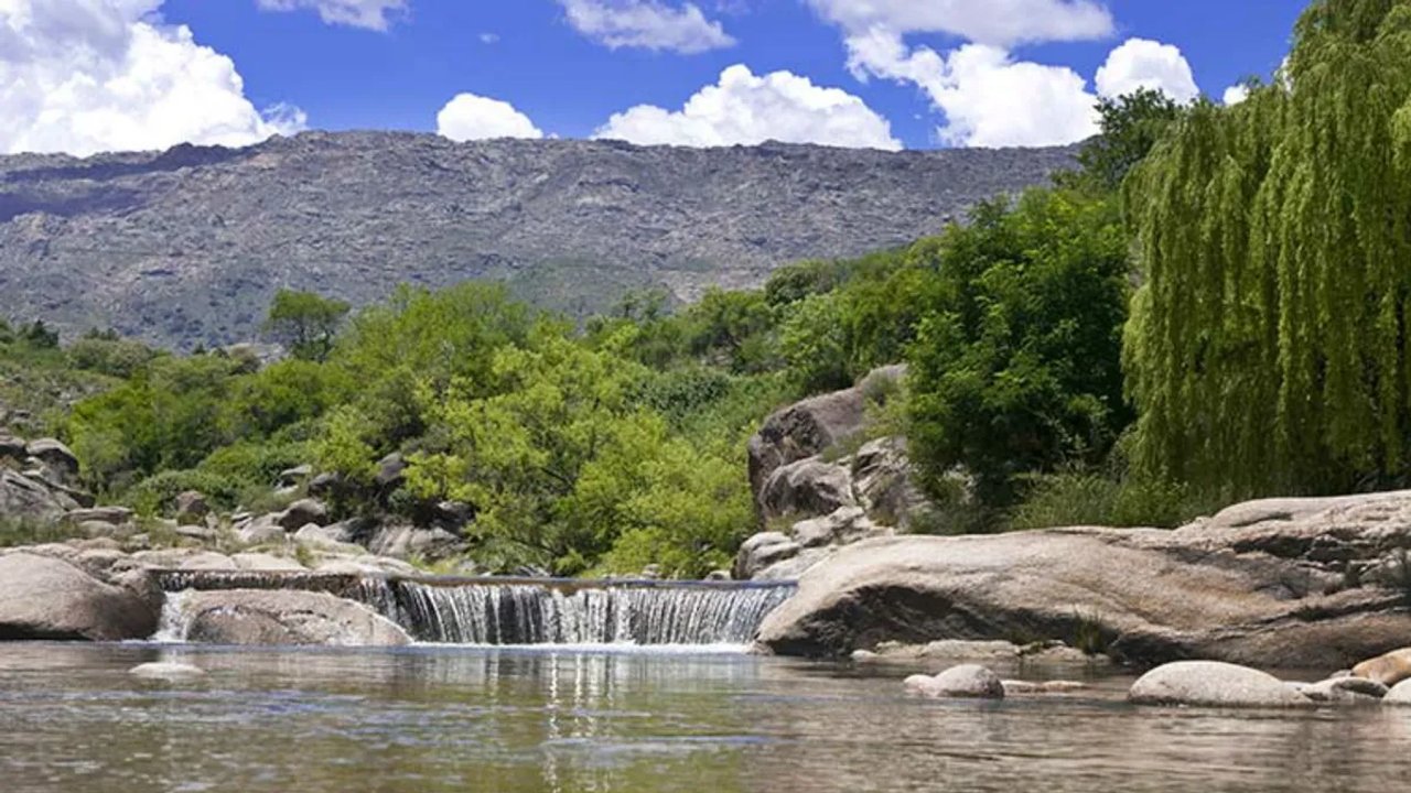 Imagen para el artículo: Sierras y agua cristalina: así es la escapada cordobesa para disfrutar un fin de semana