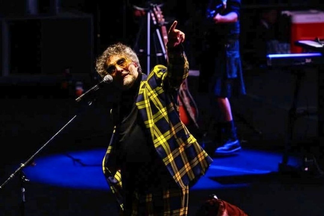 Imagen para el artículo: Escándalo en un show de Fito en Capital: el público lo silbó en pleno recital por la lista de temas