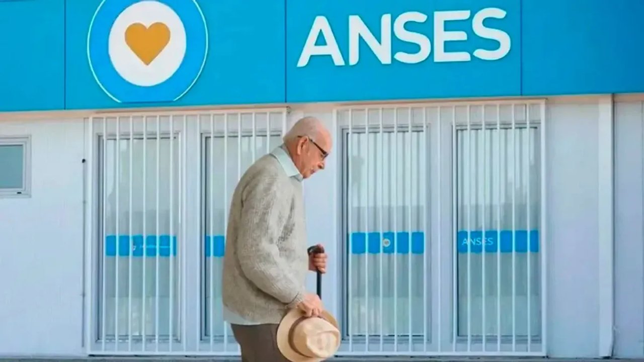 Imagen para el artículo: Como podés jubilarte en ANSES si no tenés más de 30 años de aportes