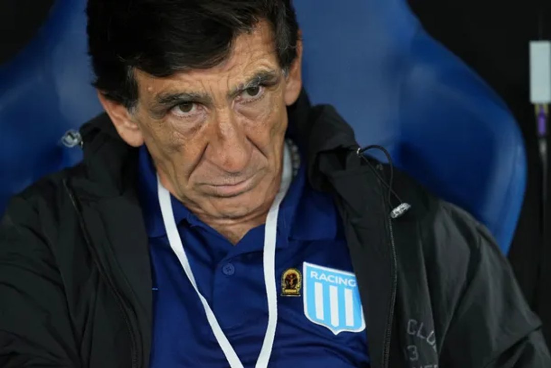 Imagen para el artículo: El presidente de Racing, Diego Milito, despidió de forma sorpresiva a Gustavo Costas