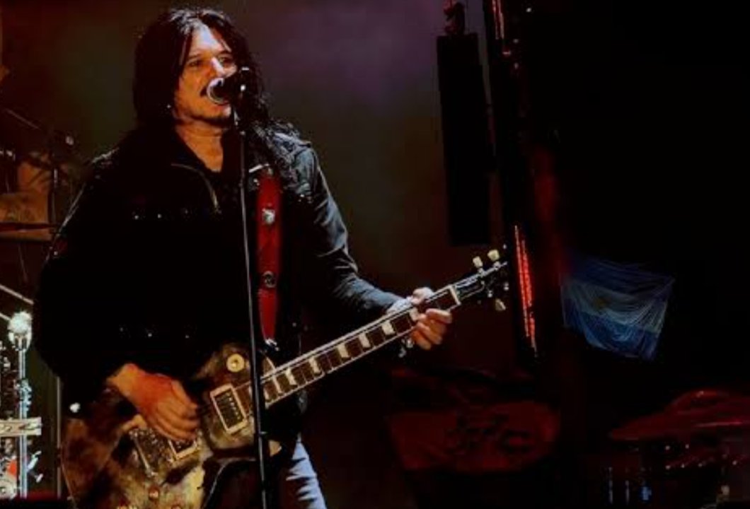 Imagen para el artículo: Increíble momento: Gilby Clarke apareció en Vélez junto a Airbag e hizo explotar al estadio