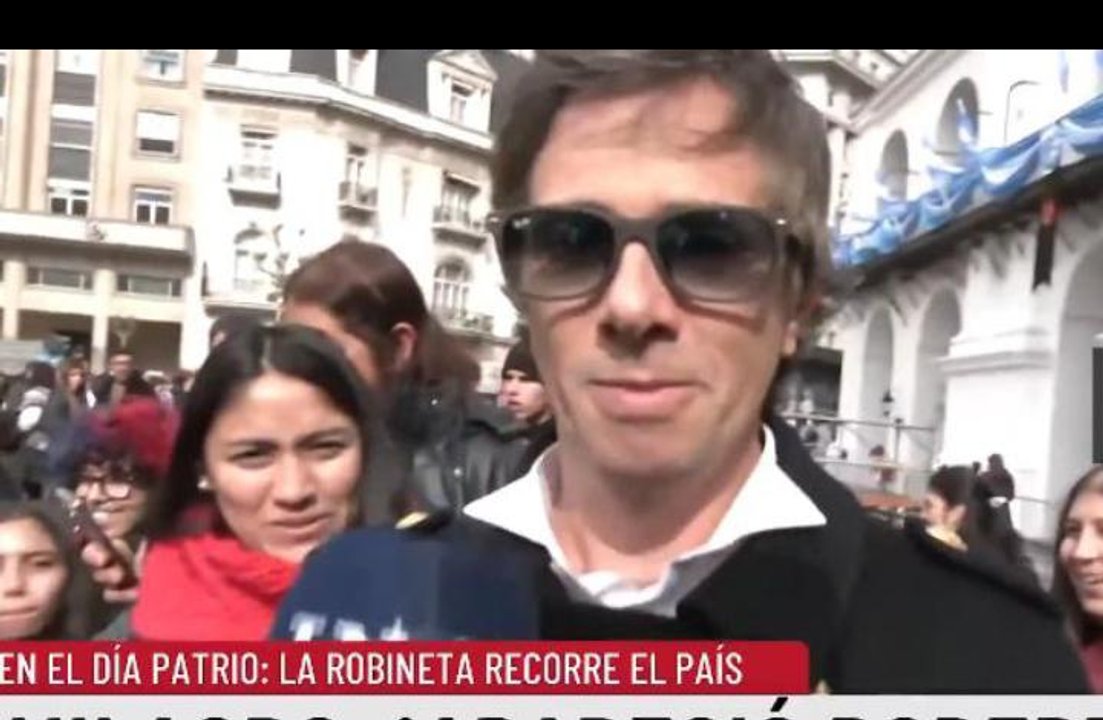 Imagen para el artículo: Un hombre le gritó “rosca floja”, Robertito lanzó una respuesta letal y se picó el móvil de LN+