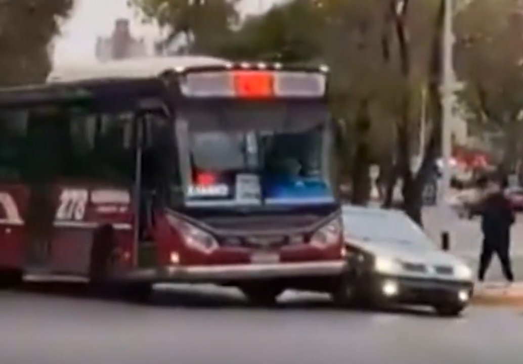 Imagen para el artículo: Una de Relatos Salvajes en Wilde: choque, persecución y piñas entre un conductor y un colectivero