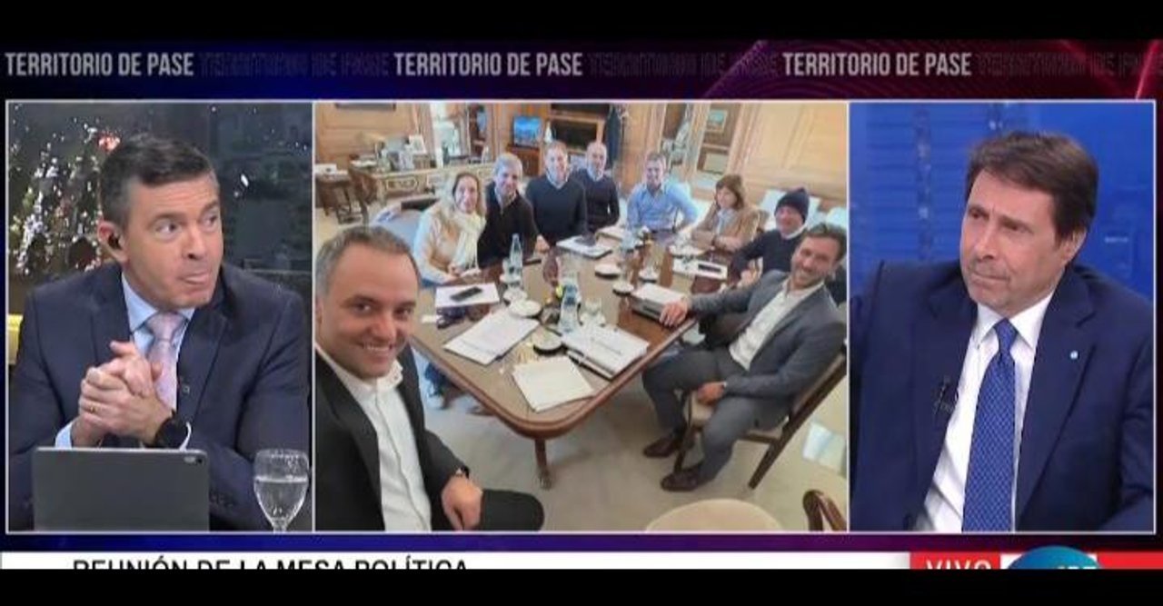Imagen para el artículo: Feinmann y Rossi se mofaron de Adorni en vivo y lo prendieron fuego porque "la declaración jurada no aparece”