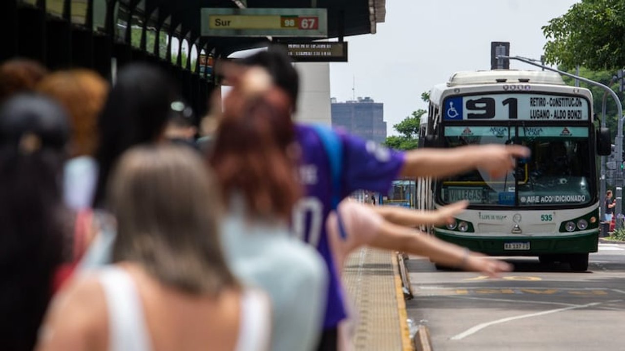Imagen para el artículo: Lapidario informe de La Nación sobre el exorbitante aumento de transporte desde 2023 hasta hoy