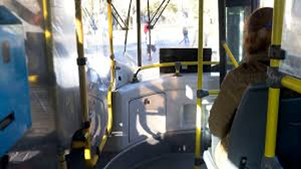 Imagen para el artículo: Cuál es el significado oculto de elegir el asiento de la esquina del colectivo según la psicología