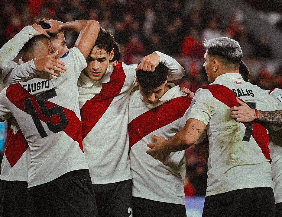 Imagen para el artículo: River goleó, terminó jugando con 11 de inferiores y los hinchas piden limpieza