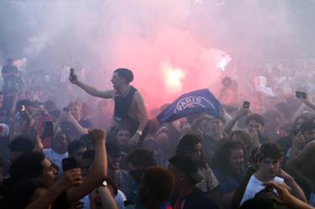 Imagen para el artículo: Locura y descontrol en las calles de Paris tras la consagración del PSG en la final de la Champions