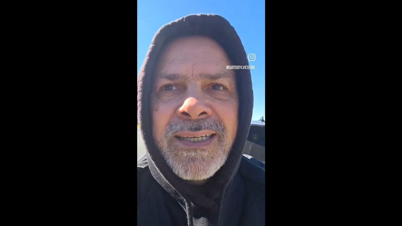 Imagen para el artículo: La calentura del Gato Sylvestre: “Estoy varado en la ruta nacional 193, abandonada por Milei, hice mierda dos ruedas del auto por culpa de un cráter”